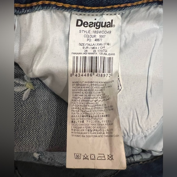 NWOT Desigual Exotic Jeans Flower Embroidery Daisy Floral Design Raw Hem - Picture 7 of 14